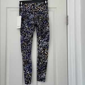 Lululemon Fast and Free HR Tight.  25”.